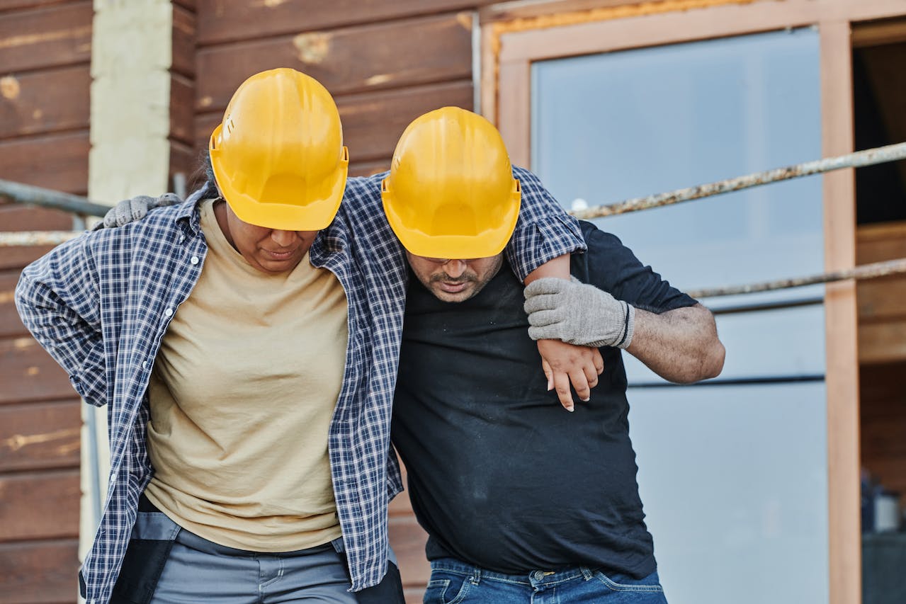 Is a property owner liable for injuries sustained by an independent contractor due to a hazardous condition known to the owner and discoverable by the contractor?